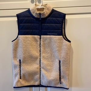 Men’s small Sherpa Vineyard Vine vest.